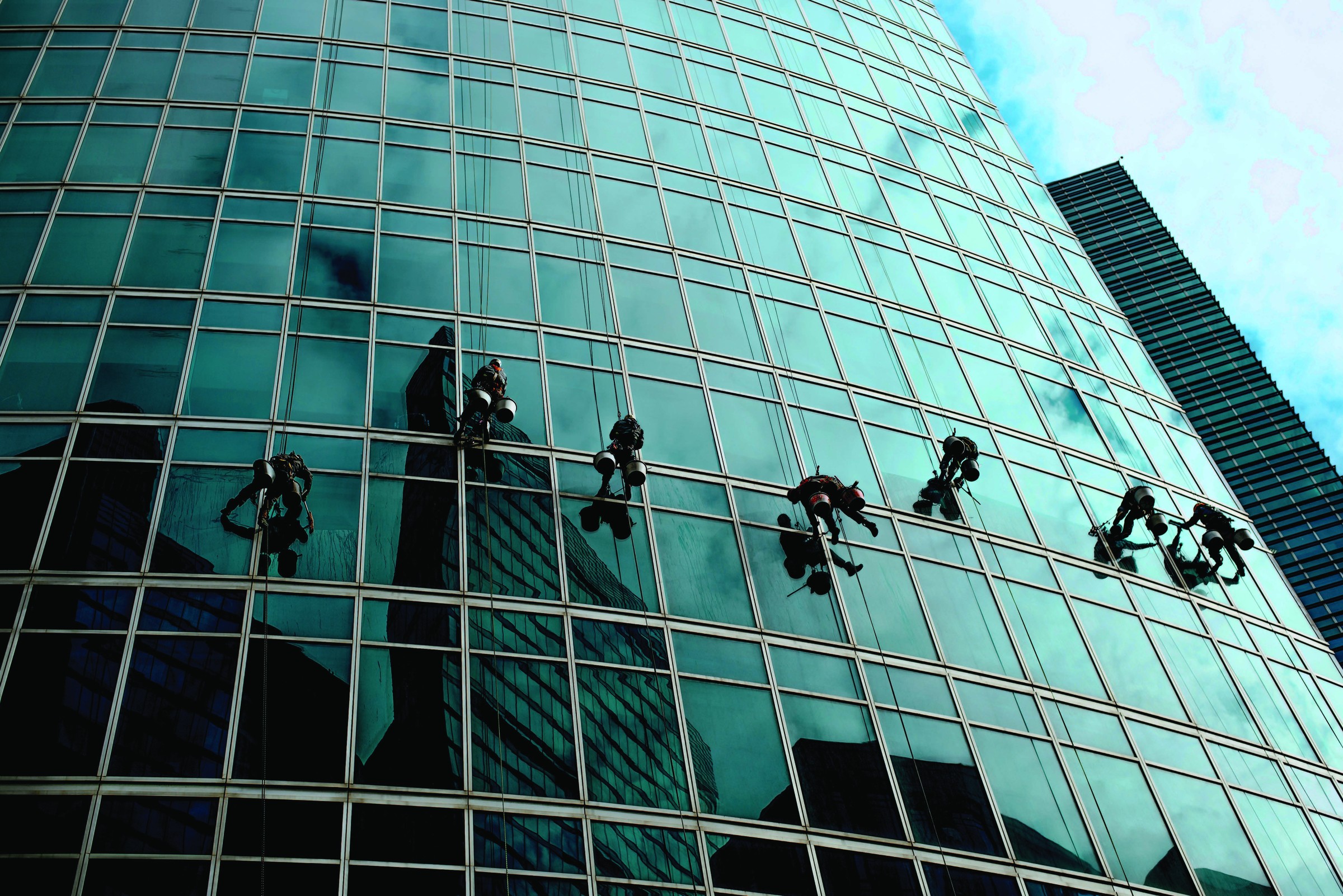 Professional window cleaning on a commercial building, from the Zozisinga company profile